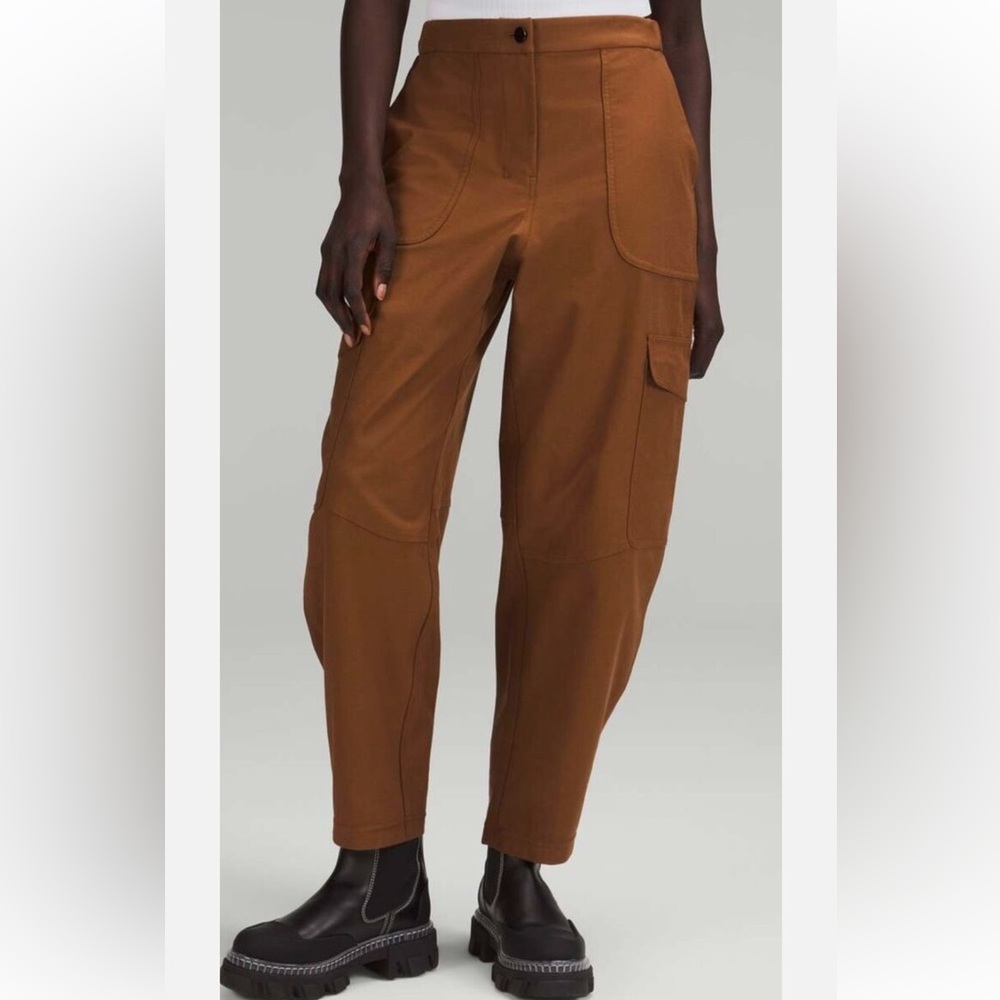 Lululemon Light Utilitech Cargo Pocket High rise Pant in Roasted Brown